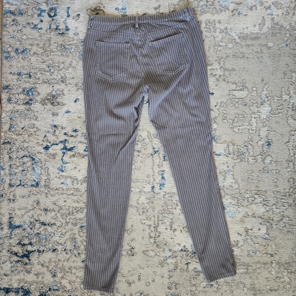 UNIQLO gray stripped jeggings - Picture 4 of 9